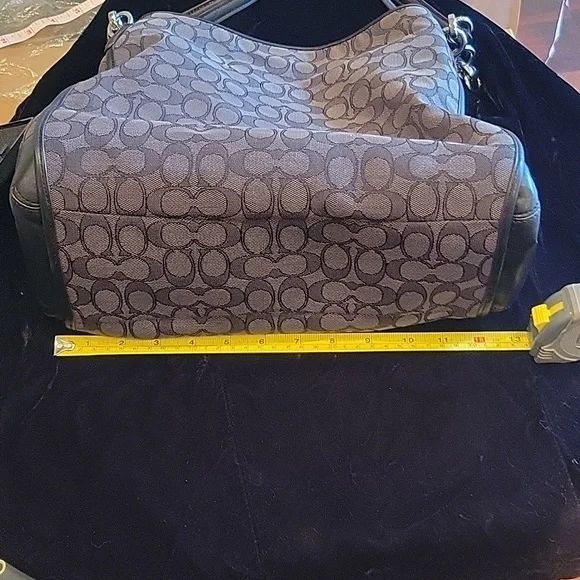 Coach large handbag silver hardware - Picture 7 of 14